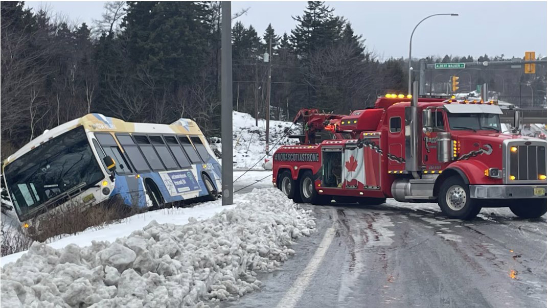 降雪、气温升高导致新斯科舍省道路泥泞，发生碰撞