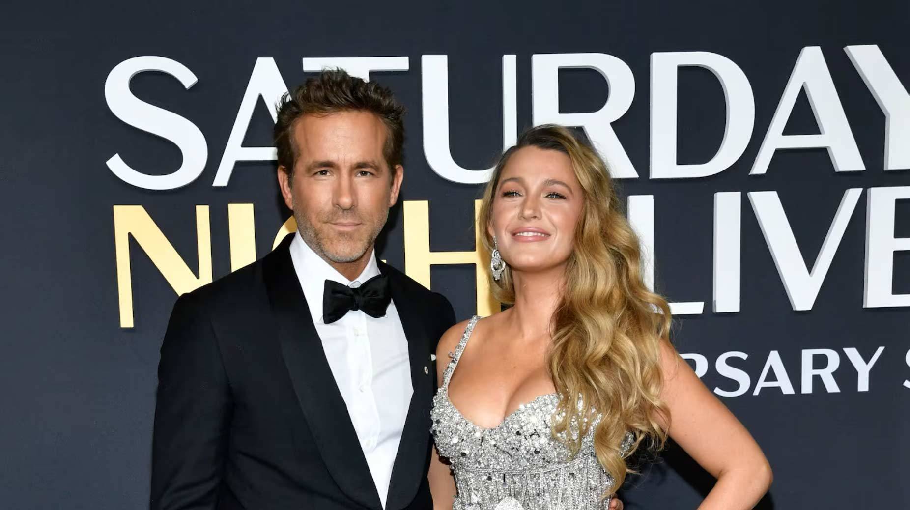 Blake Lively和Ryan Reynolds现身《周六夜现场》50周年特别节目 