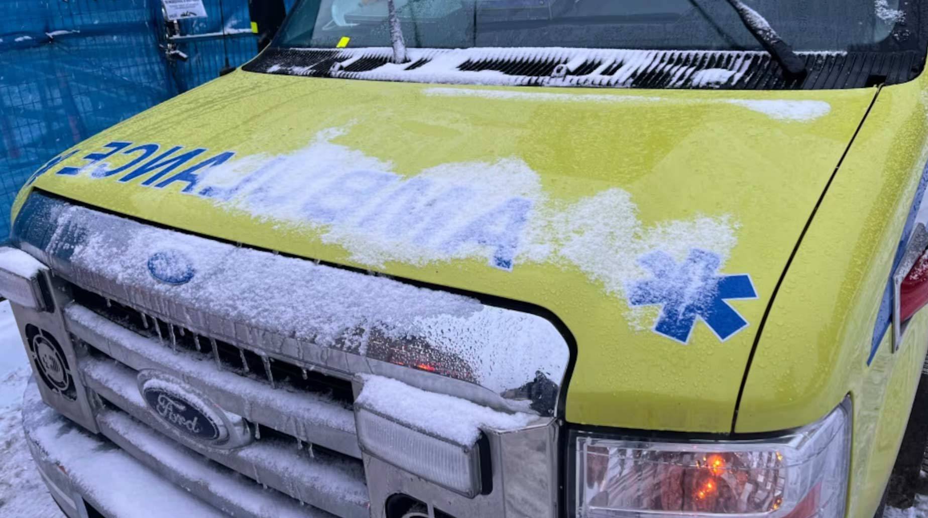  蒙特利尔警方称男子在雪堆中发现时死亡，车子仍在发动 